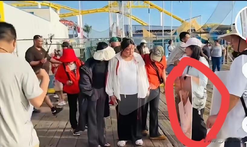 谁懂啊！
第65天的等待里
最戳心的就是
海外同胞那束不熄灭的光！

他们在异国