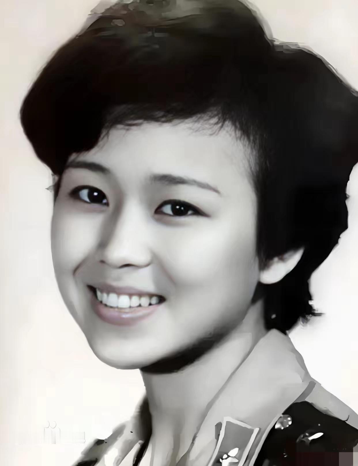 钟惠玲云南大理人，中国人民解放军英模。1983年入伍后参加对越自卫反击战老山战役