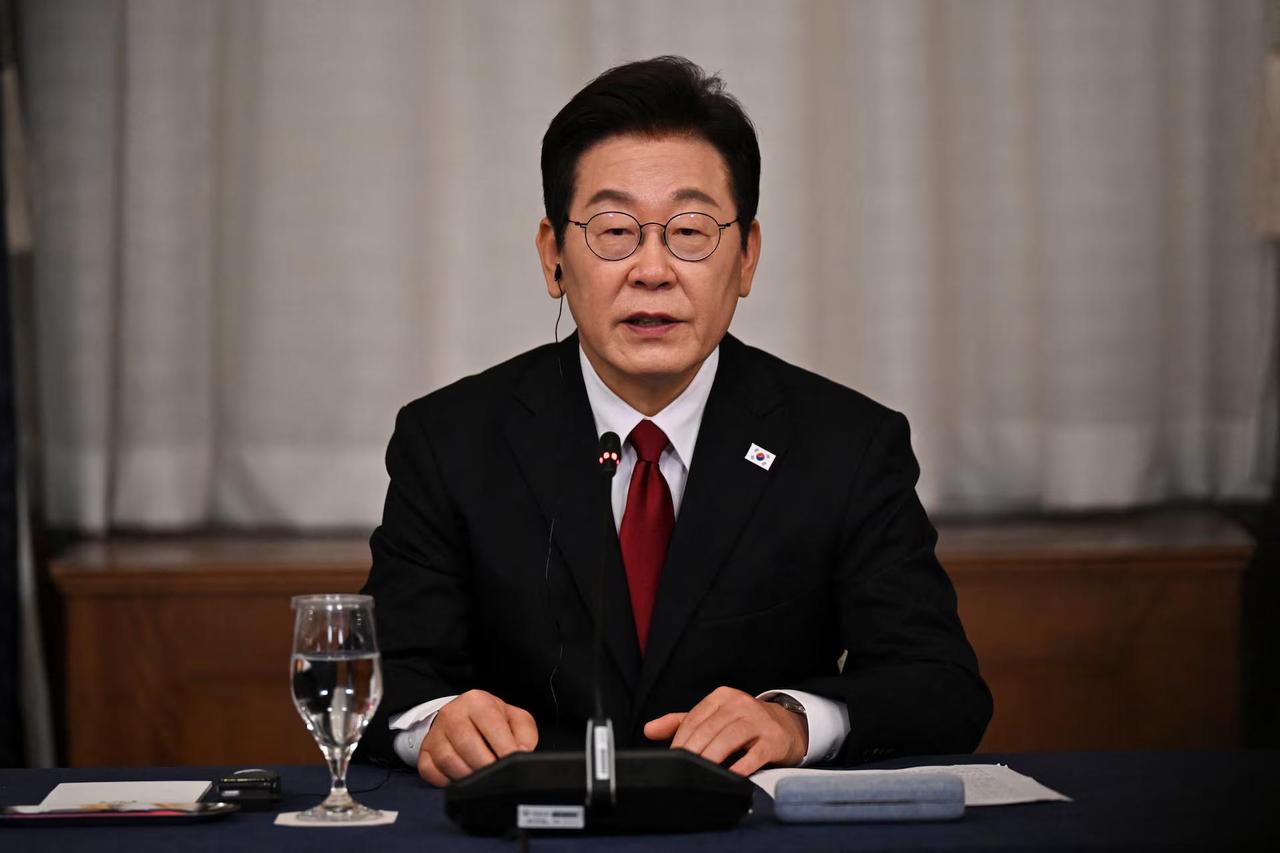 中美缓和，韩国解脱，日本失落。
 
一、李在明开心：韩国终于不用“二选一”
 