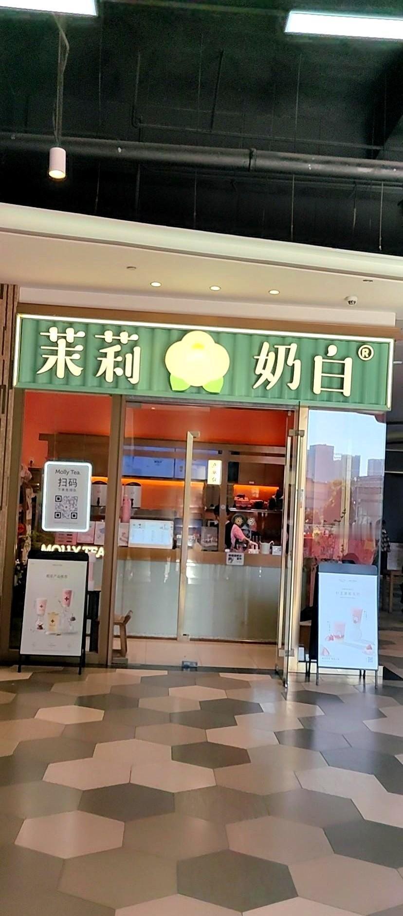 罗永浩吹牛吹破了，李亚鹏飘得没边了。
我们都笑过。
但你看他们摔得多惨。
债台高