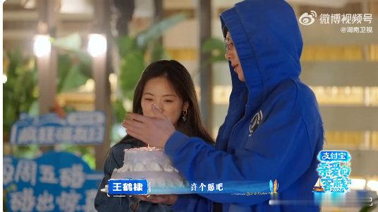 亲爱的客栈全员为沈月庆生亲爱的客栈亲爱的客栈里的沈月元气满满，可爱又不做作，和大