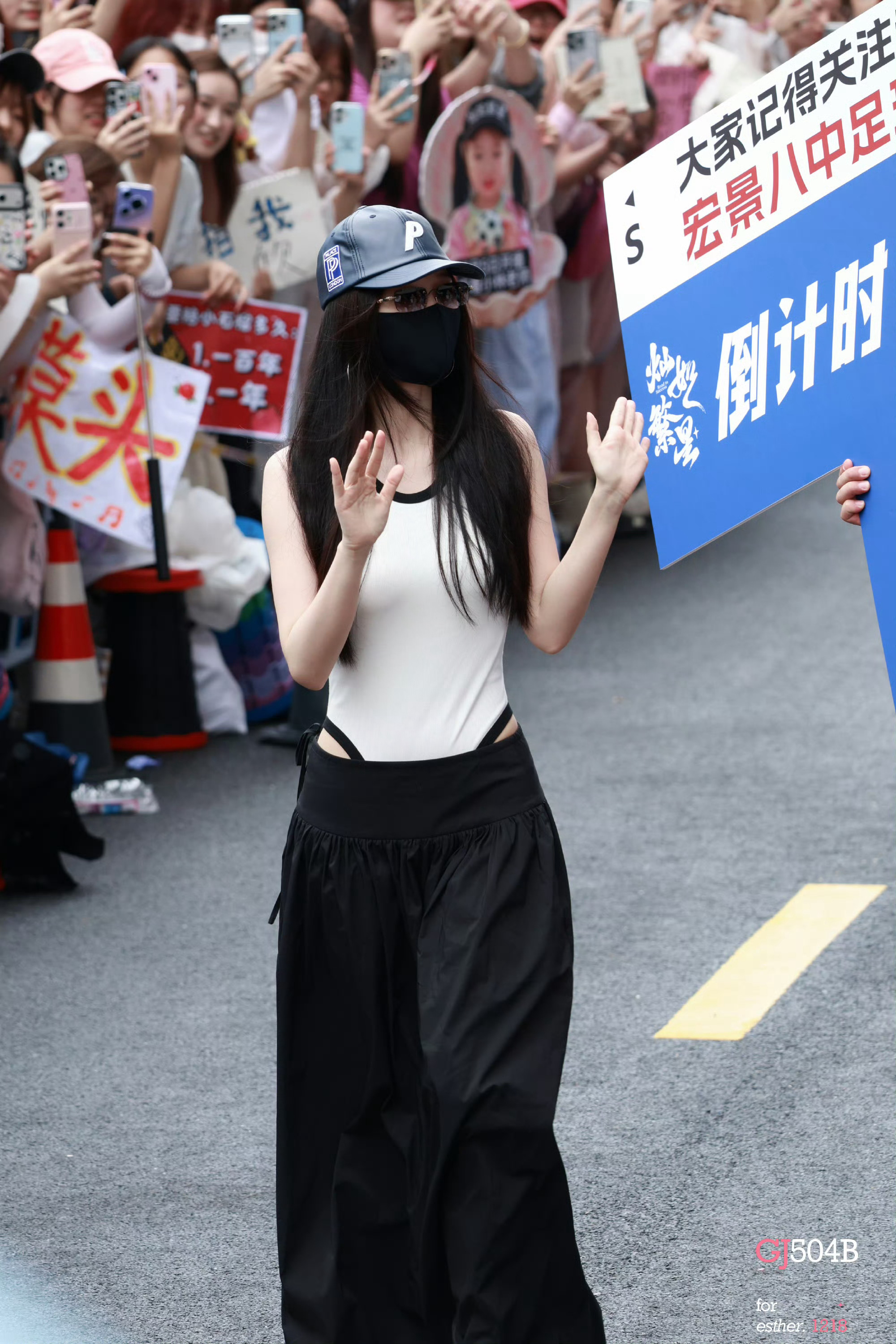 虞书欣这个背虞书欣剧宣每天不重样虞书欣剧宣每天不重样，今日份穿搭上线！ 