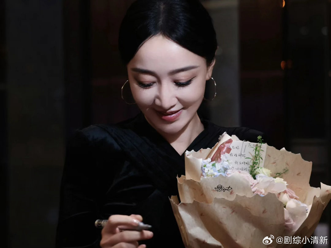 赵子琪是我浪姐唯一人脉赵子琪对粉丝有求必应 赵子琪直播唠浪姐内幕也太敢了！说节目