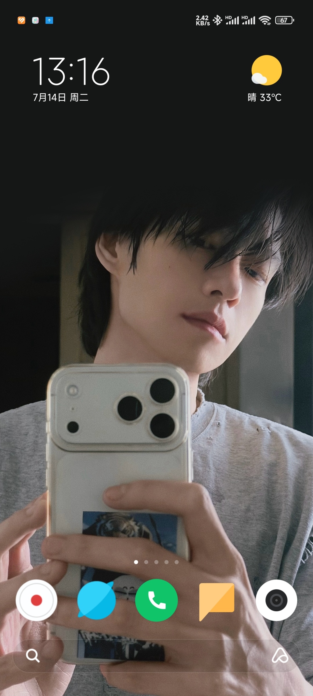 这辈子不会用真人当壁纸的誓言就这么被长发男打破了