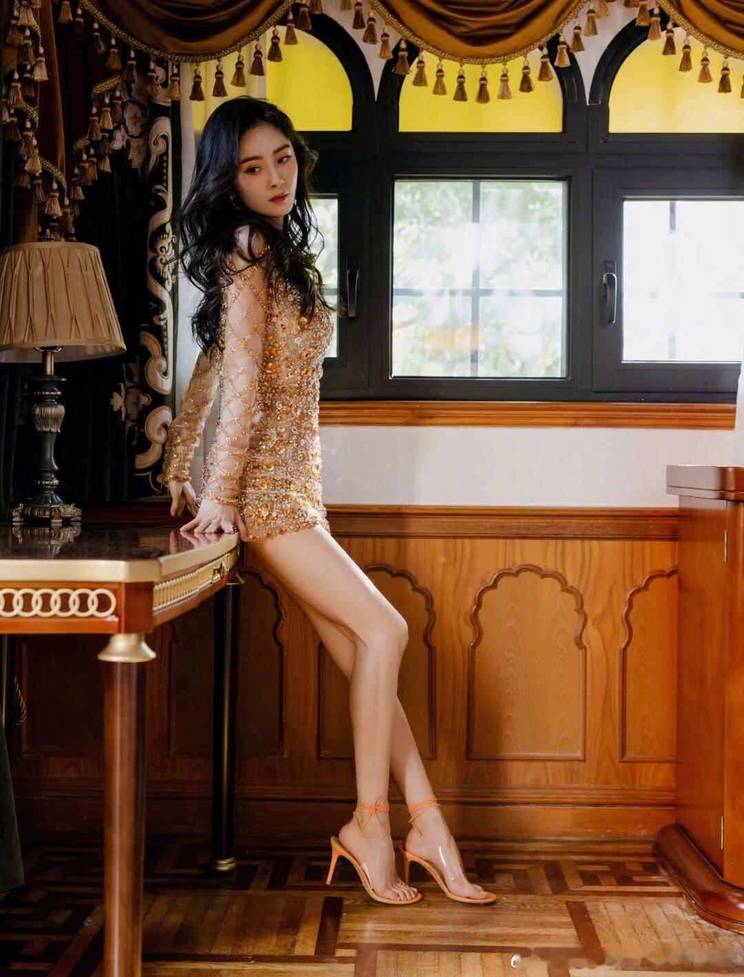 杨幂[超话]  🦊杨幂君乐宝奶粉全球品牌代言人感谢过去一年所有我遇到的人，和经