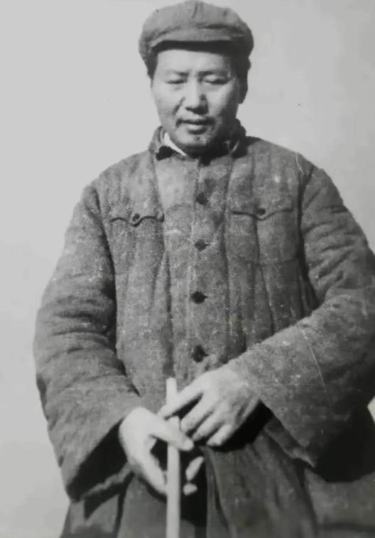 人再难，难不过毛主席！四五十岁男人深陷压抑绝望别认输，读懂伟人的逆境，方能扛住中