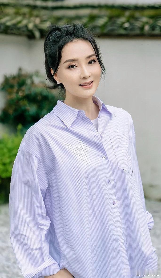 王艳稍微梳妆打扮起来，彻底美出天际，让人赏心悦目哈！晴格格的颜值真不是盖的！ ​