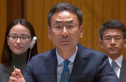 特朗普现在估计正在白宫里气得拍桌子，他精心布置的围堵大网，竟然被一种无声的战术给