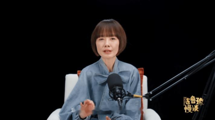 蔡磊用眼控仪和鲁豫对谈鲁豫说蔡磊微笑变多了 世界渐冻人日，蔡磊全程依靠眼控仪和鲁