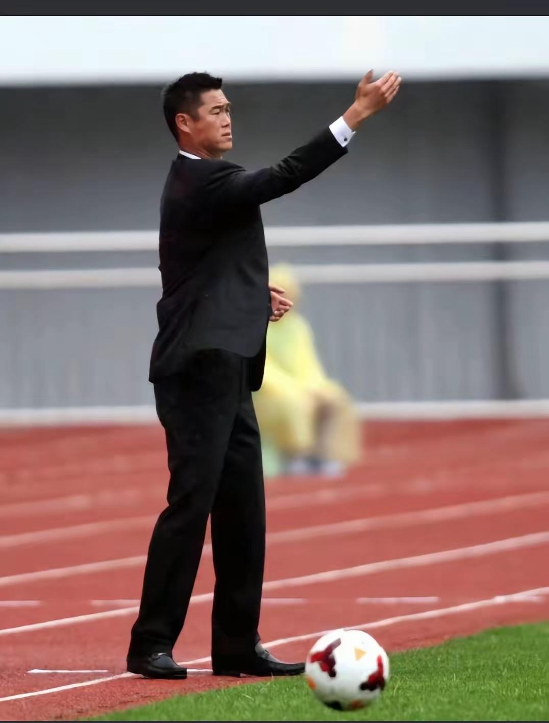 山东泰山队好久没有消息了！
别的中超球队都在招兵买马，增强实力！
而山东泰山队目