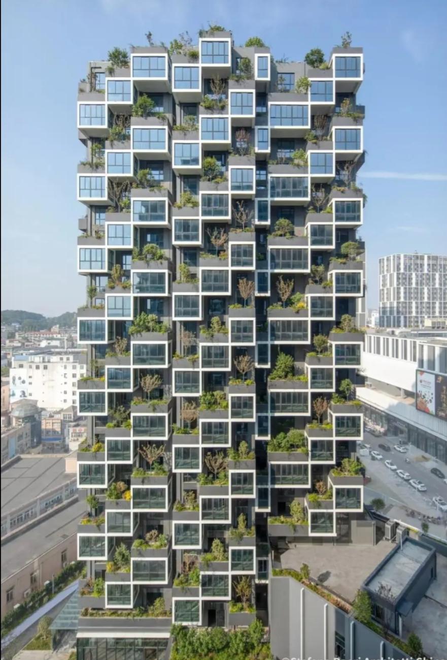 原来国民的财富百分之六十都在房子里，难怪既要房住不炒，又要稳住房价。
股市的总市