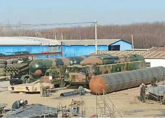 这下，美国完全可以放心了！ 中国的东风-41、东风21D导弹，以及歼-20战机都