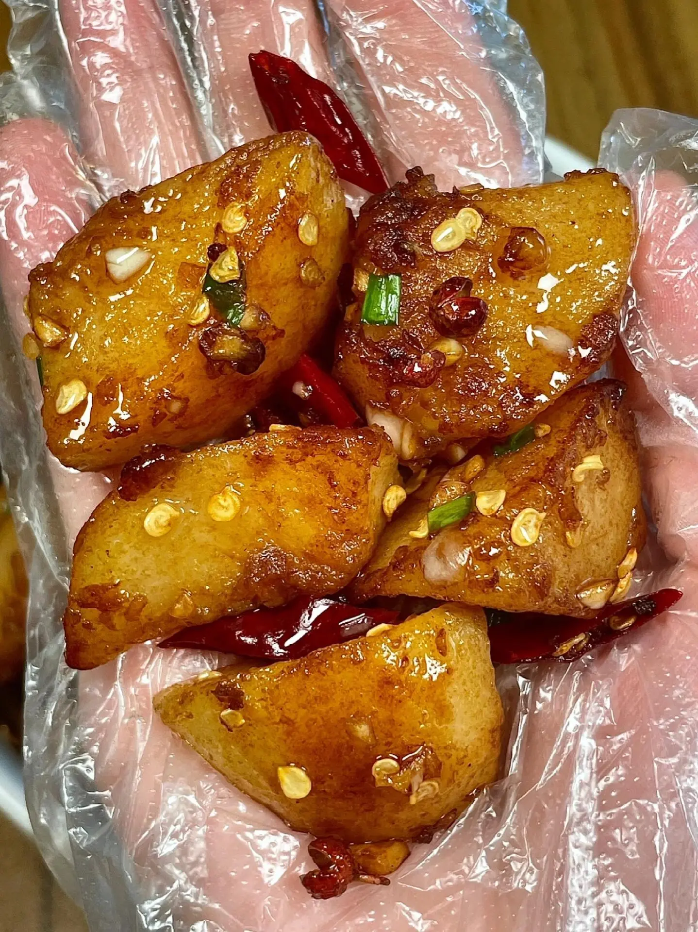 土豆这样做是真的香。土豆外焦里糯，麻辣鲜香，好吃到停不下来，真的巨 香...