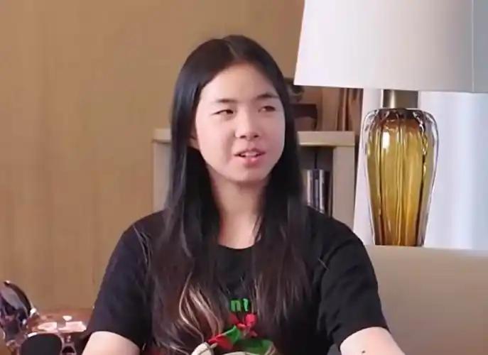 黄奕女儿
是不是看见小沈阳女儿在韩国出道
突然产生了信心？

星二代的路没那么好
