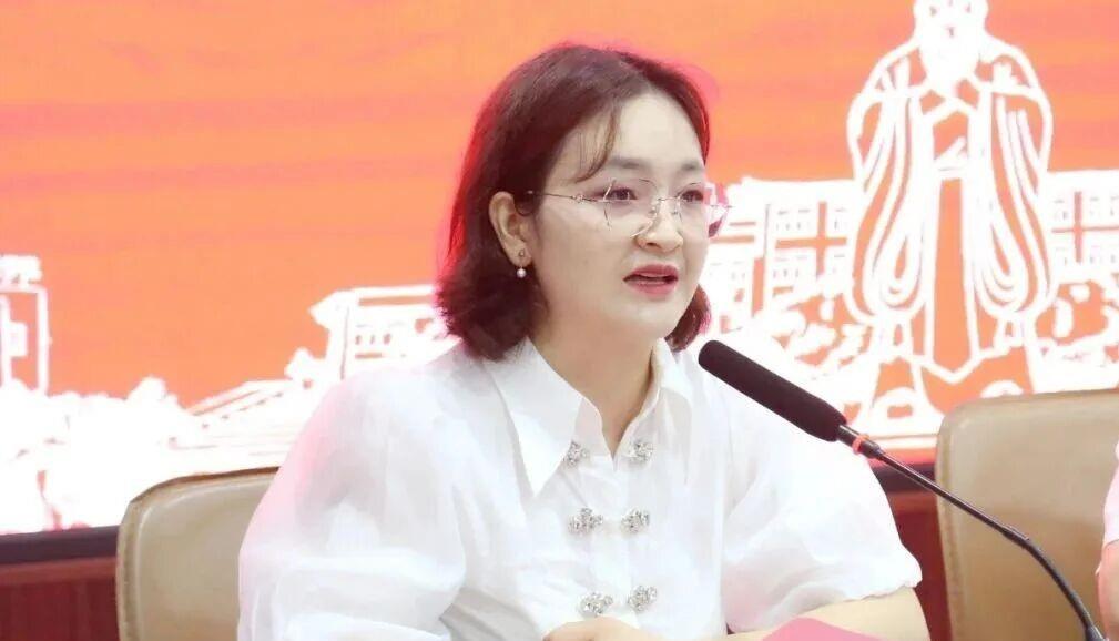 马瑞蓝驻颜有术，半老徐娘真显嫩。
      图中美女叫马瑞蓝，已经步入而立之年