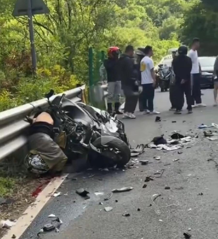 西安摩托逆行事故现场，逆行杨某撞飞倒在国道上，只是受伤，被撞摩托何某身亡，太倒霉