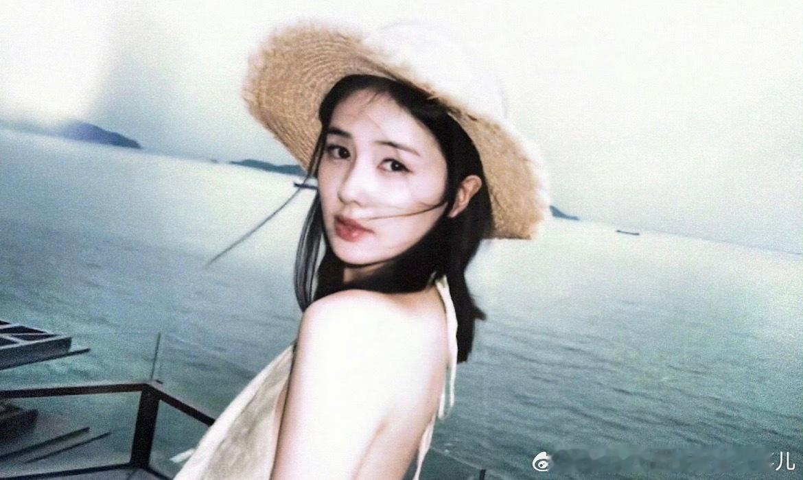 曝白鹿提名金鹰奖最佳女主我承认她之前在周生如故的哭戏还看得过去，但是后面的剧都像