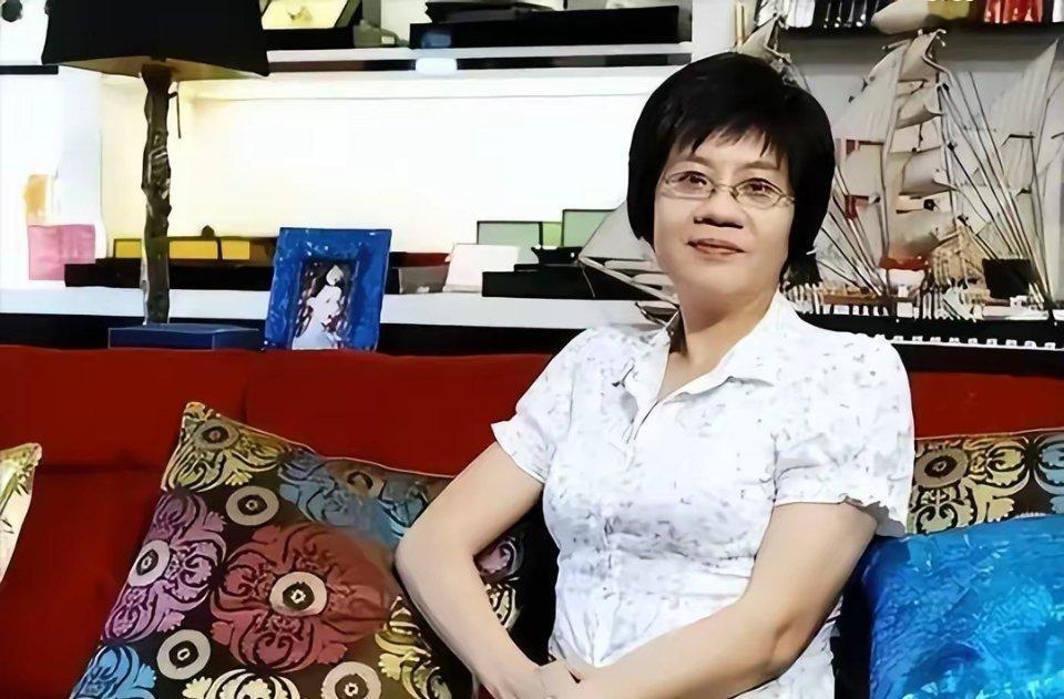 不要看如今的俞渝不修边幅，当年的她漂亮到李国庆不敢追 ​​​