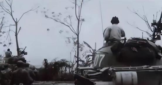 1979年，一辆中国坦克在越南趴窝4天4夜，车长带3名小兵死守，越军冲上来后才发