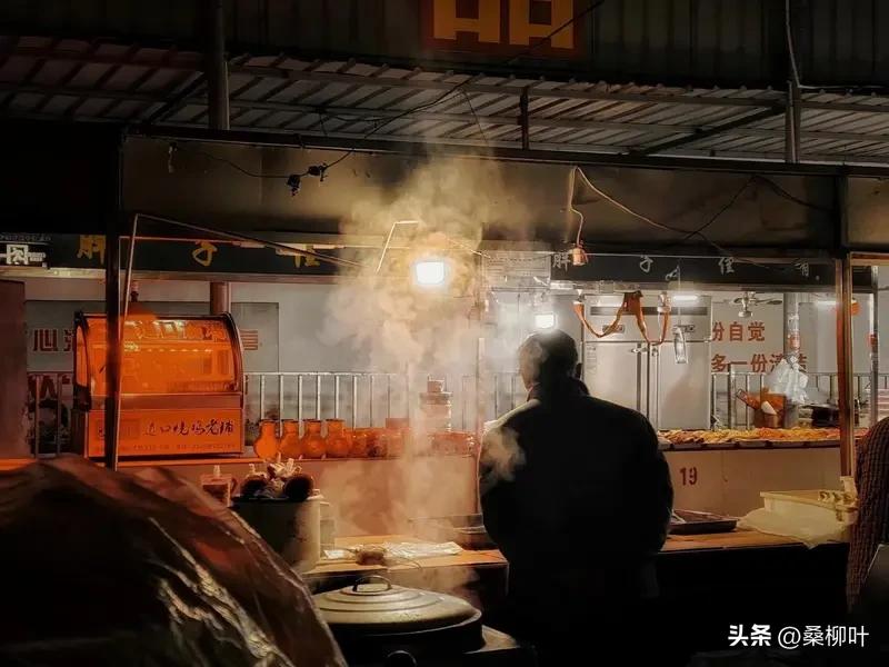 浸透

把生活嚼得有滋有味，
靠的不只是嘴。
后来我明白了，
日子要过得活色生香