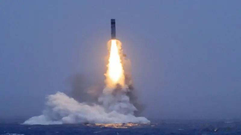 BBC今天报道：“中国向太平洋海域试射了一枚搭载模拟弹头的远程弹道导弹。美国国务