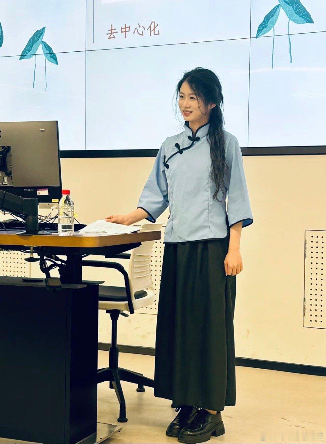 #陈娴否认月入千万#互联网这晚饭也不是谁都能吃的，只能说机遇和实力缺一不可吧，陈