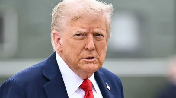 特朗普昨天（10月28日）在日本表示，当年麦克阿瑟将军独自起草了日本宪法。

昨