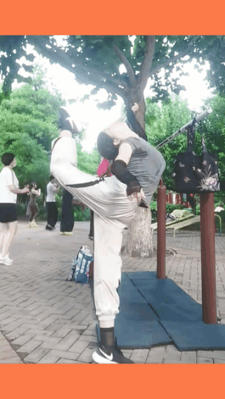 要干仗的话，
她能把人踢迷糊了！