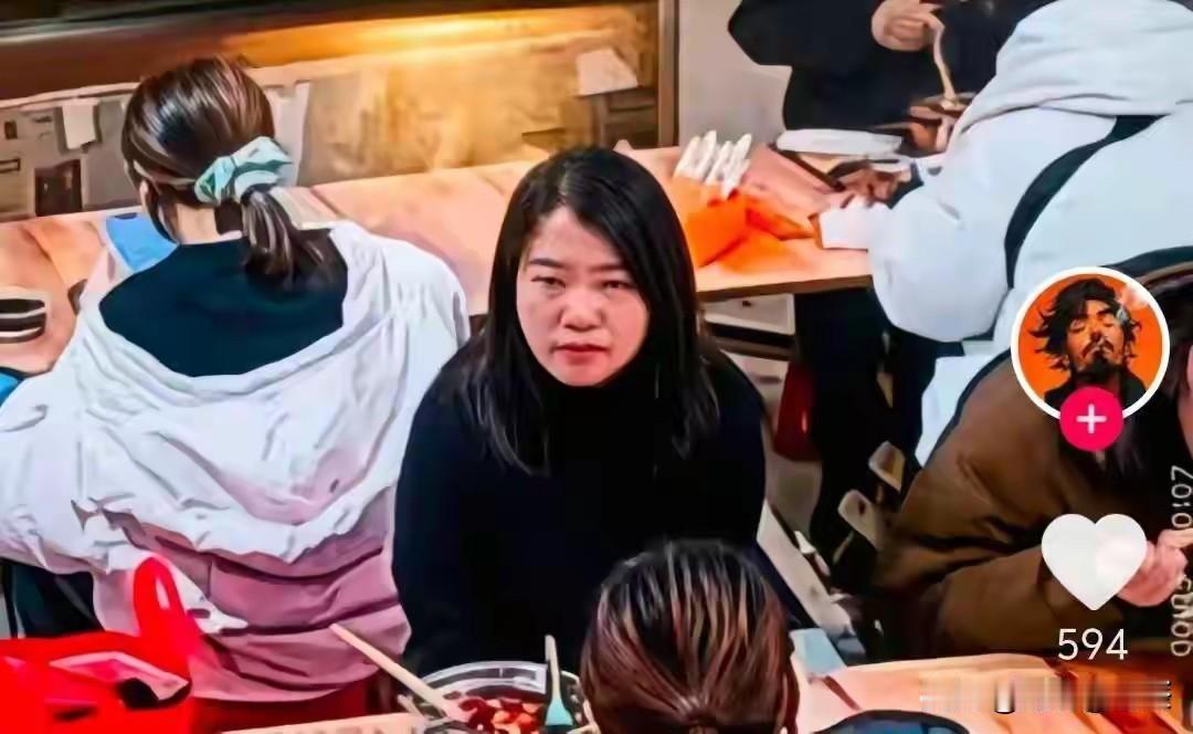 一个小小的误会，只是错拿了凳子，何必在背后搞如此的小动作呢？吃过螺蛳粉的都知道，