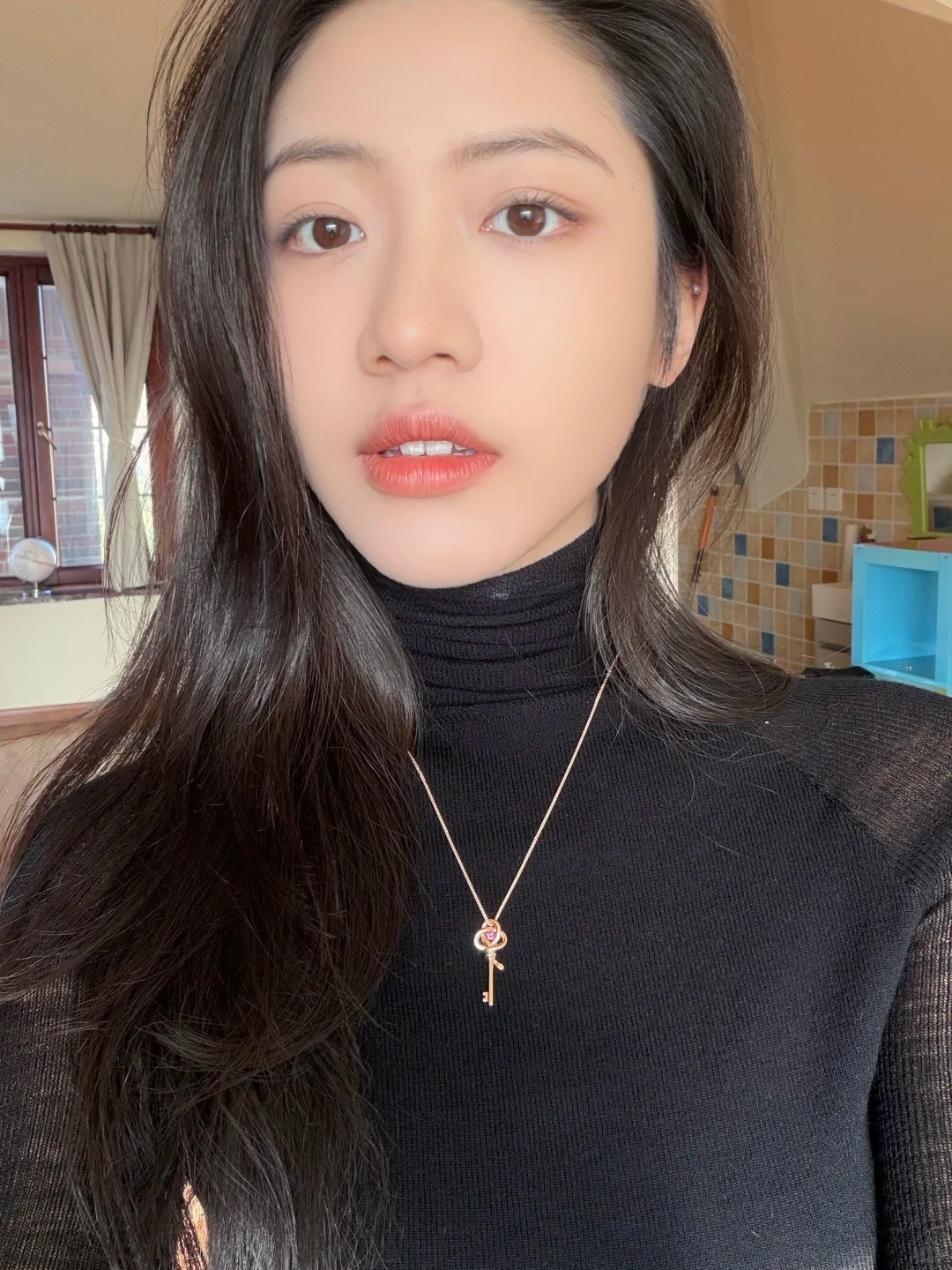 向涵之 OOTD 💎 佩戴 Tiffany 全新Knot系列18K珠宝，优雅简