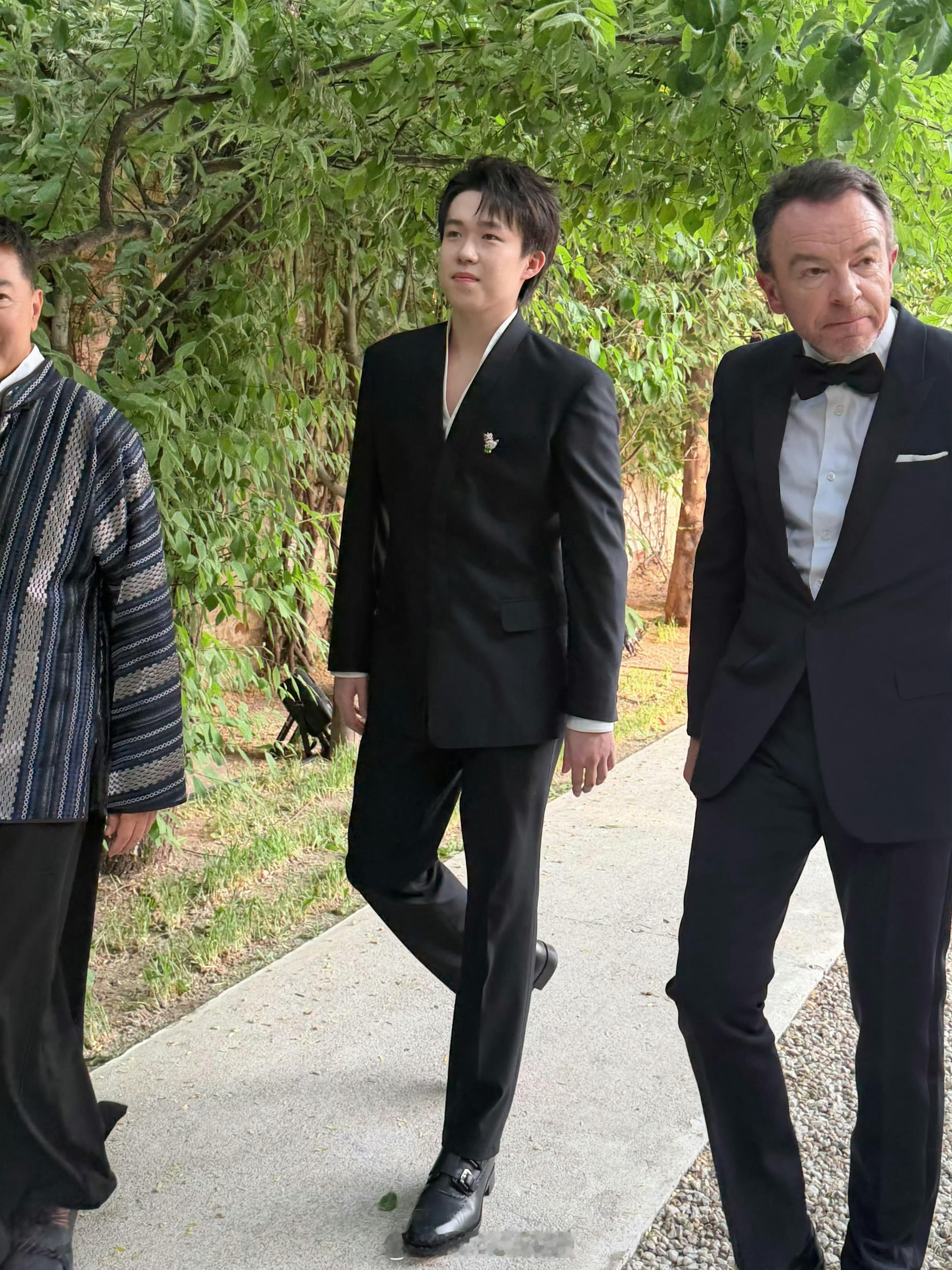 说实话小咪帅气了都没她哥什么事了哈哈哈哈哈王楚钦孙颖莎王楚钦西装没有技巧就是硬帅