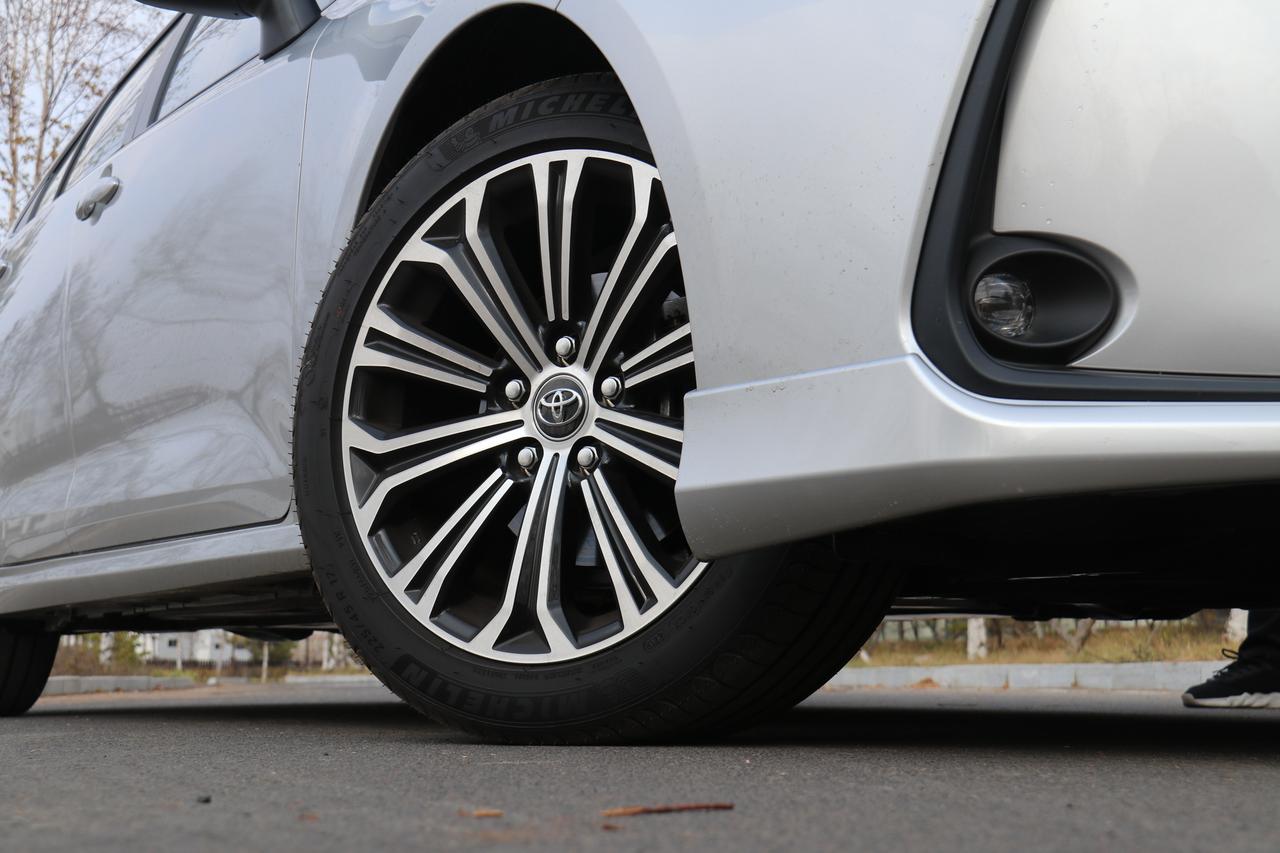 汽车胎压小秘密：怎样既省油又安全？
家人们，开车的朋友们都知道，汽车胎压这事儿看