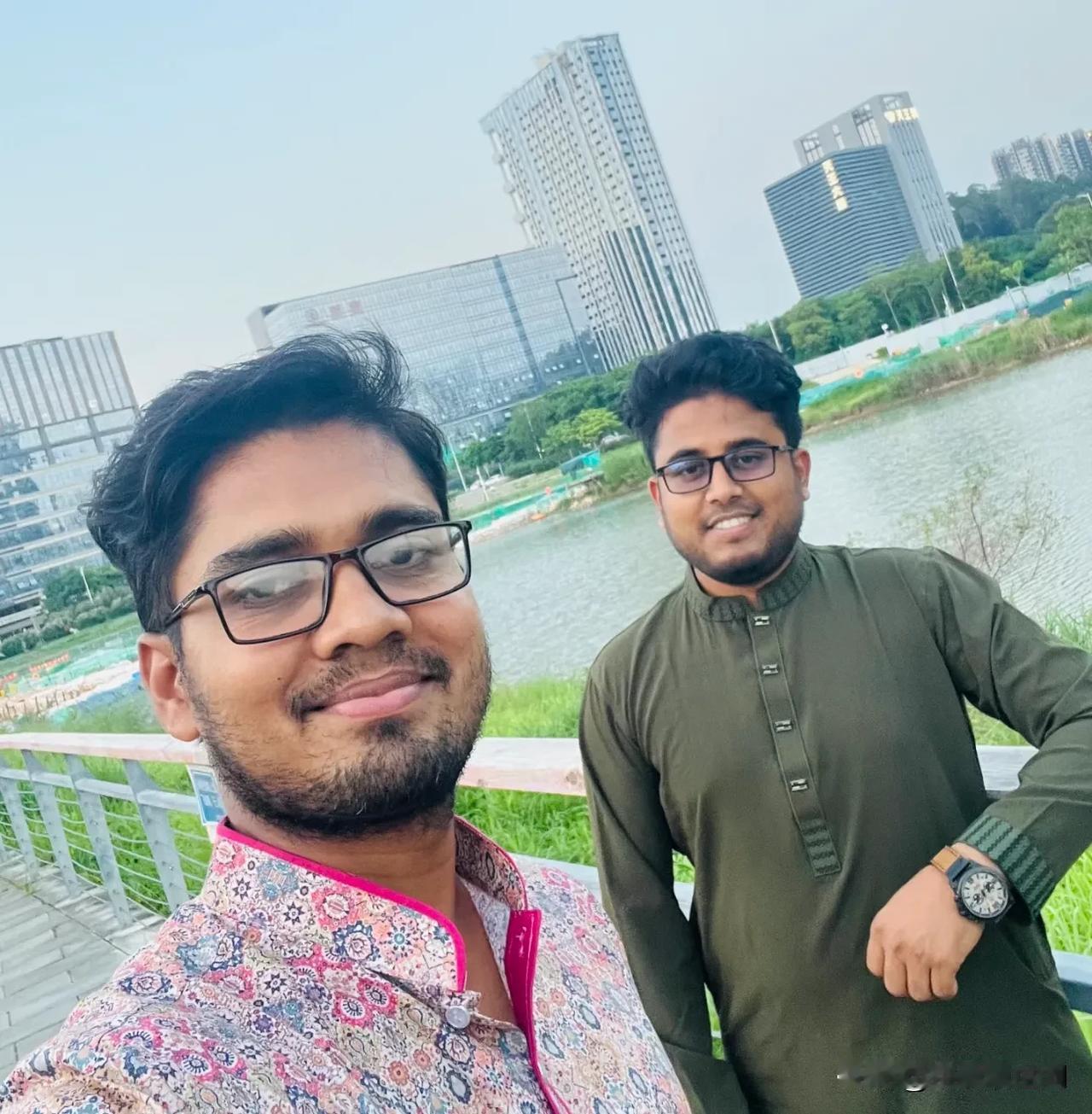 印度在华留学生，笑容很灿烂！