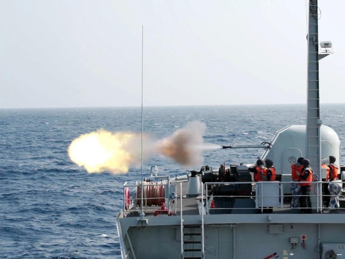 947庐山舰、948雪山舰出海训练，073A中登。小舰占了几乎所有头部名山。 