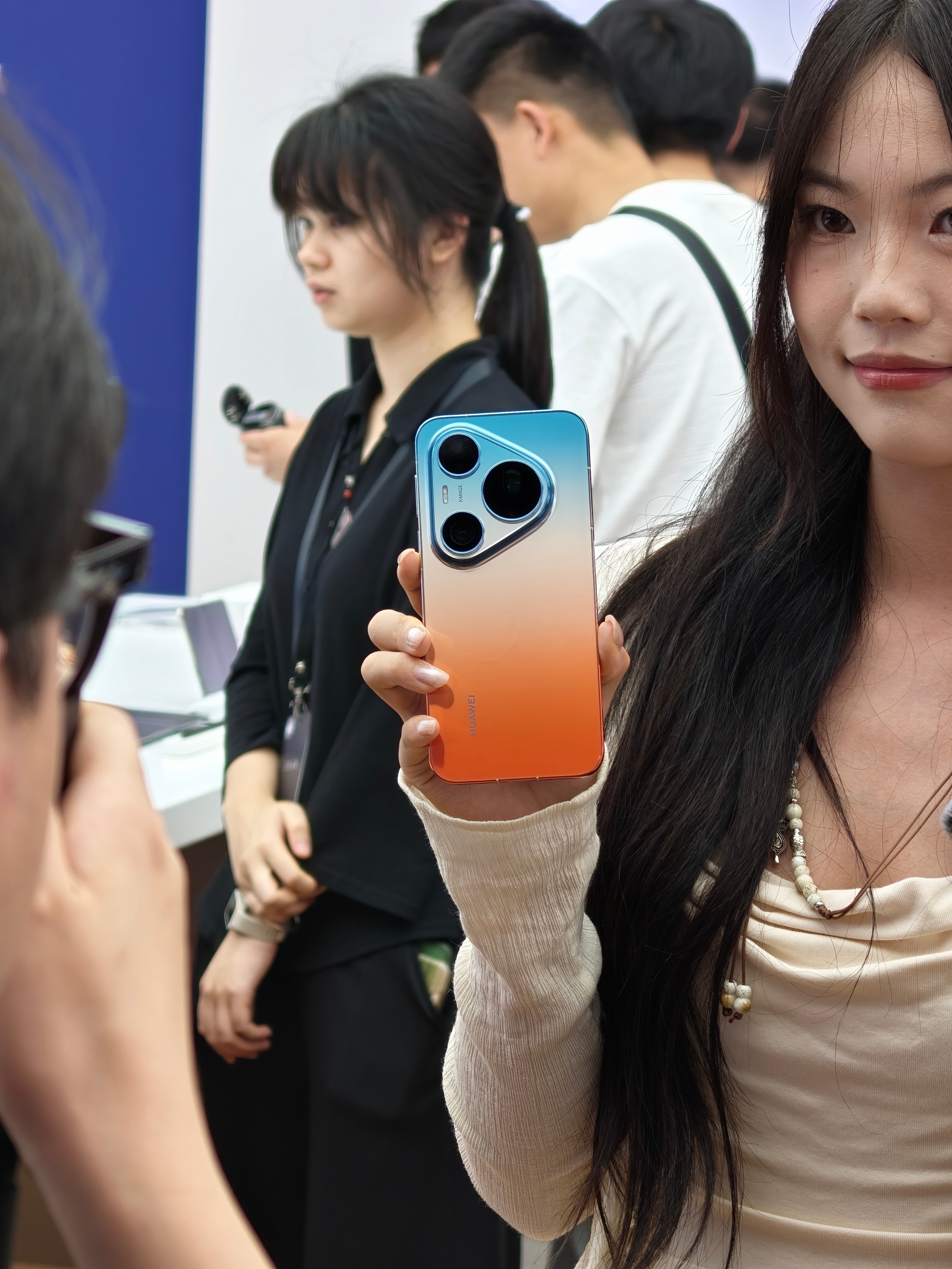 华为Pura 90 Pro Max橘子海真机： 