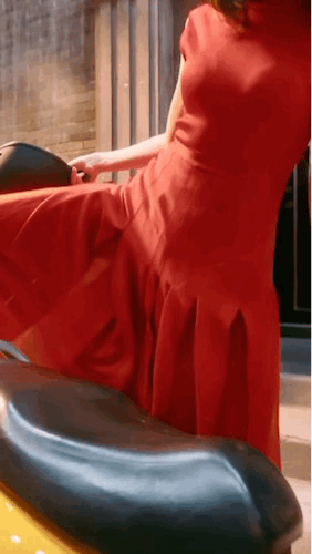 有多少人知道，倪妮一身红裙跨上摩托车这一瞬间的含金量？