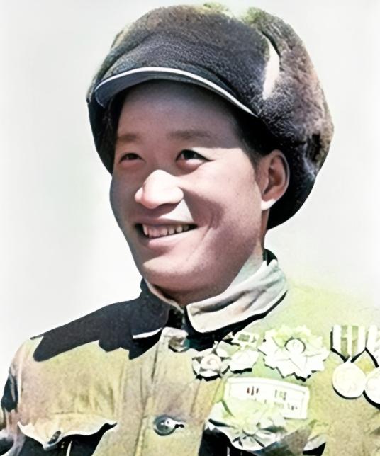 1964年，毛主席听说奇袭白虎团的英雄排长，抗美援朝11年后仅是副连长，甚至还被
