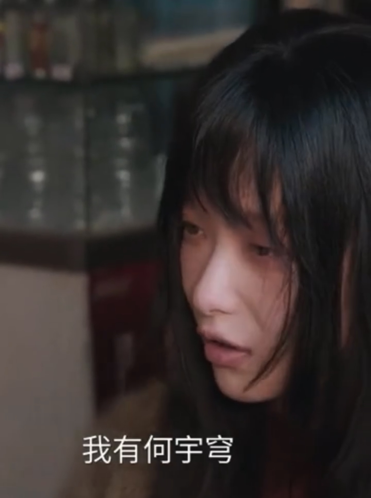 倪妮你顶着这张脸在干什么看倪妮演醉酒戏是一种享受。在《隐身的名字》里，她顶着那张