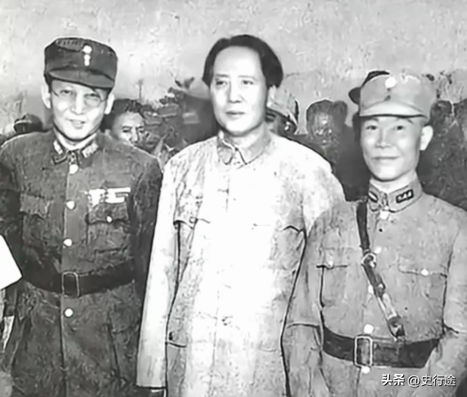 1945年，重庆九龙坡机场，陈诚，张治中与毛主席在一起，合影留念，永恒的回忆！
