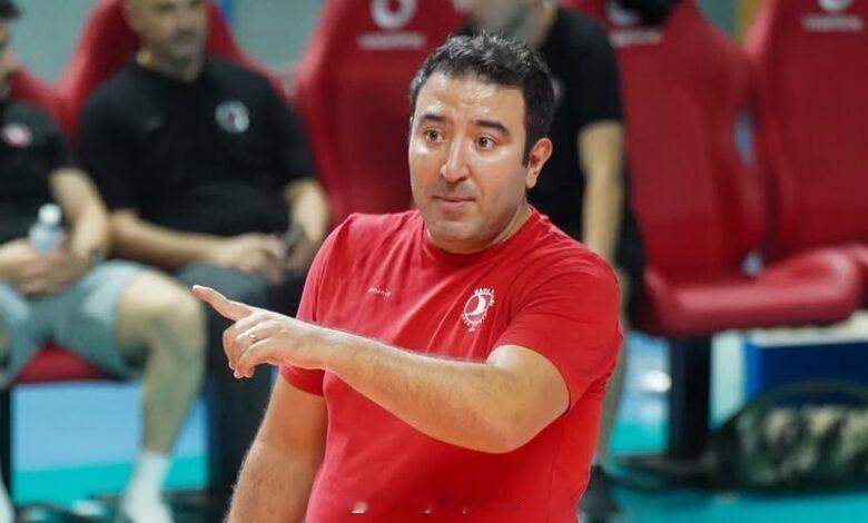 【土航女排与主教练分道扬镳】 11月11日，土超土耳其航空女排宣布与主教练帕坎在