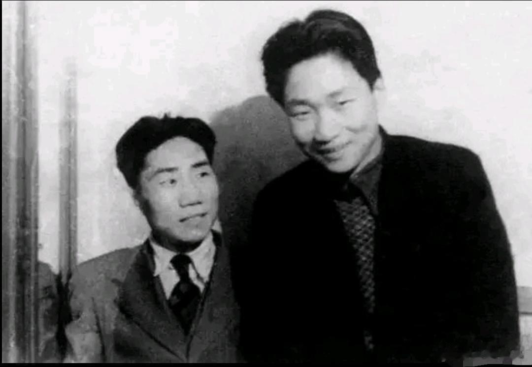这张黑白老照片是毛岸英、毛岸青兄弟早年在苏联求学时拍下的合影！ 