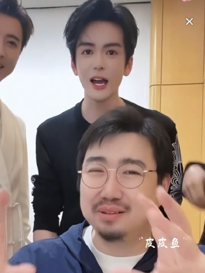 曾舜晞差点就让我认出曾舜晞了这美颜把曾舜晞弄成啥样了 真的是把我笑不活了，这美颜