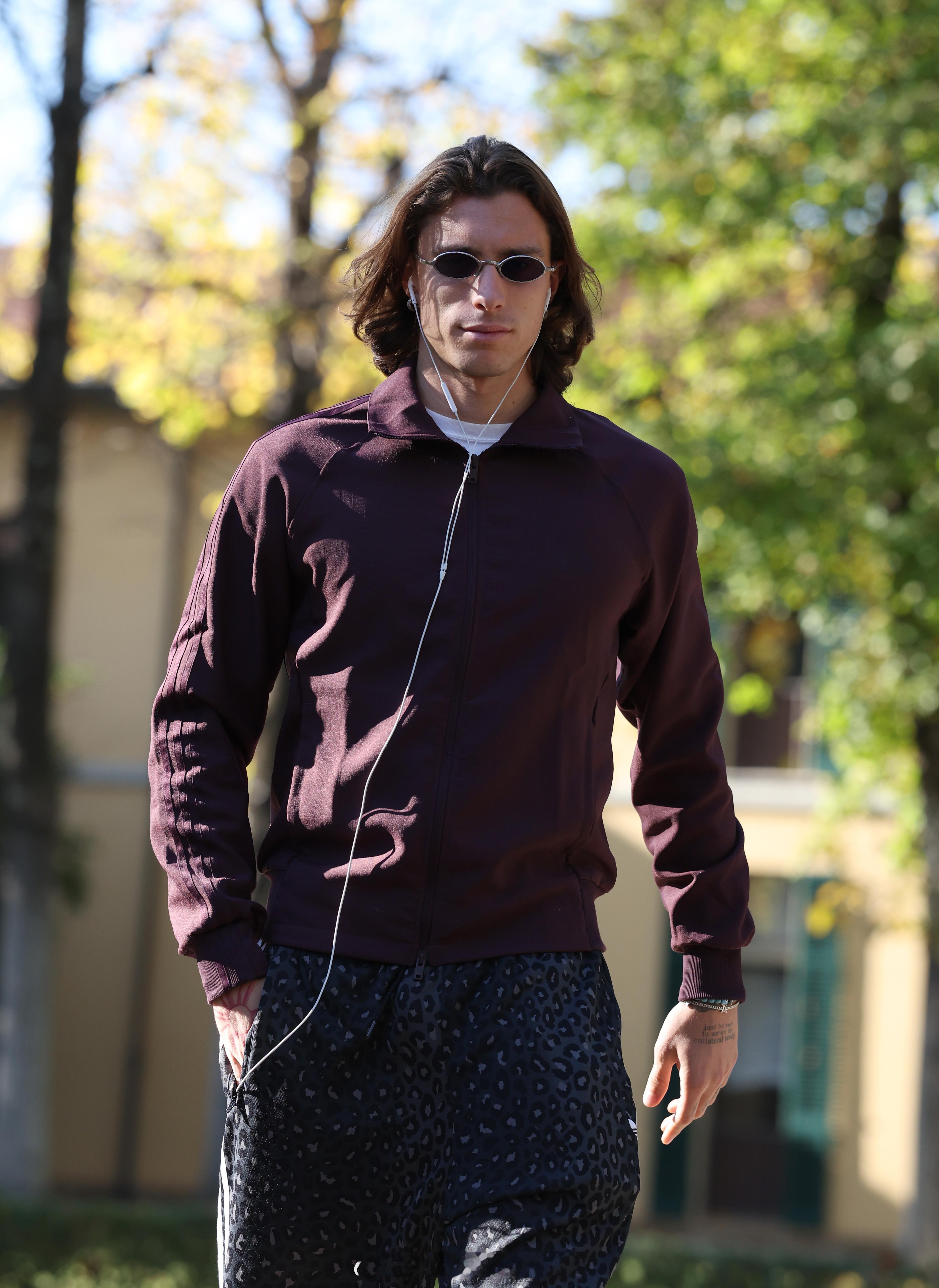 全面开花！在这个国际比赛日，阿迪给旗下部分签约球星安排了球场外的服装系列其中包含