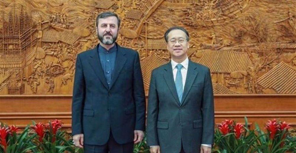 伊朗撑不住了，找上了中国！8月23日外交部网站消息，伊朗副外长加里布阿巴迪专程到