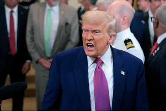 特朗普杀气指向中国！万斯刚在伊斯兰堡碰了一鼻子灰，特朗普转头就把火烧到了中国身上