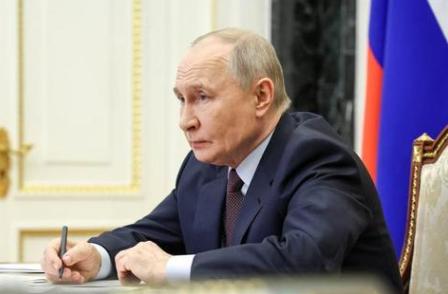 4月27日圣彼得堡塔夫利宫的会议上，普京一句话让84名地方议会议长瞬间鼓掌。
