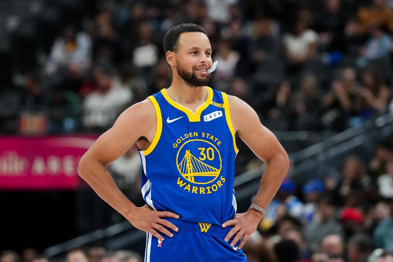 库里又霸榜了！福布斯公布2026年NBA运动员收入榜单，库里2.036亿美刀第一
