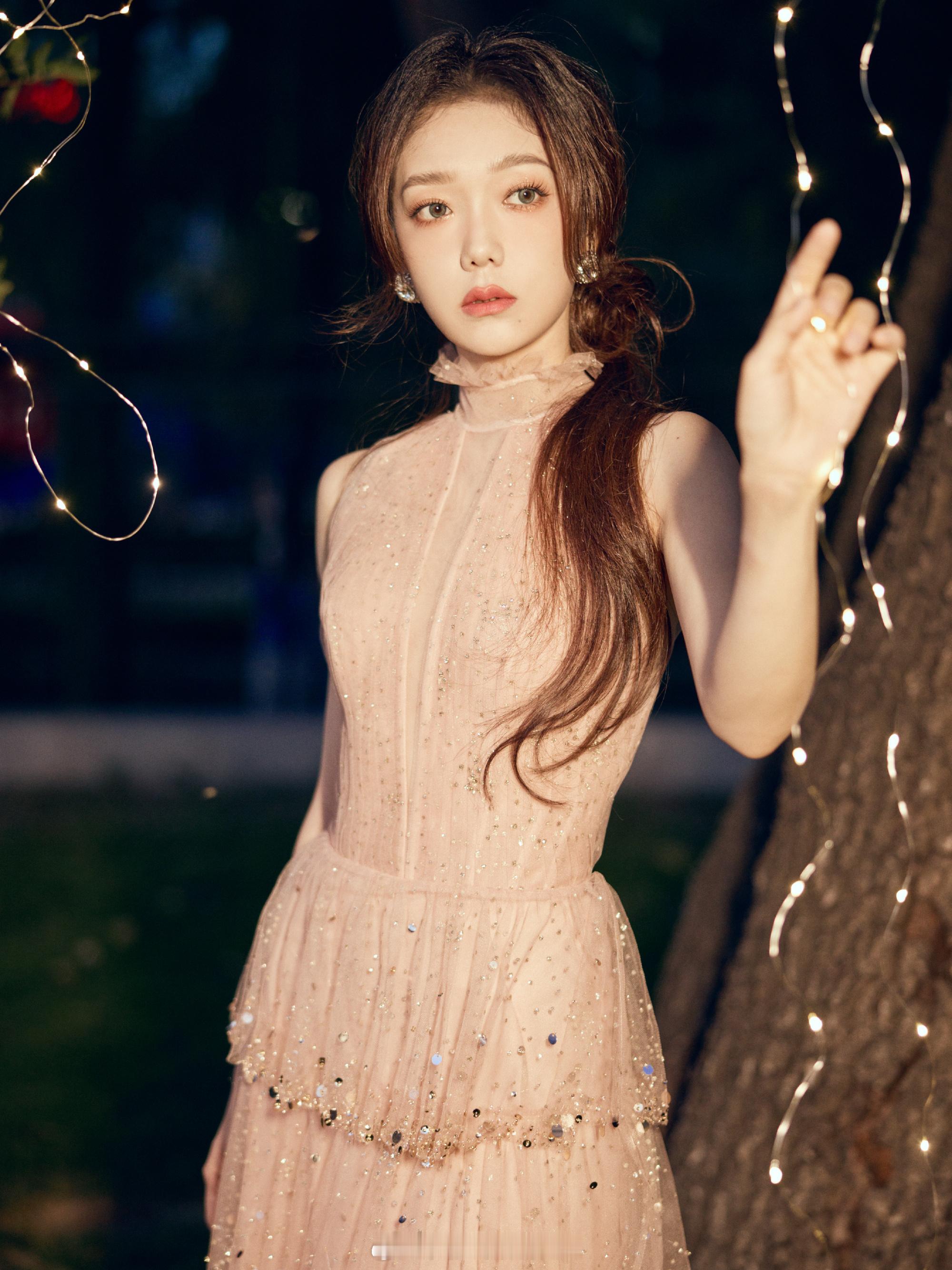 希林娜依高流光溢彩甜甜的公主味 