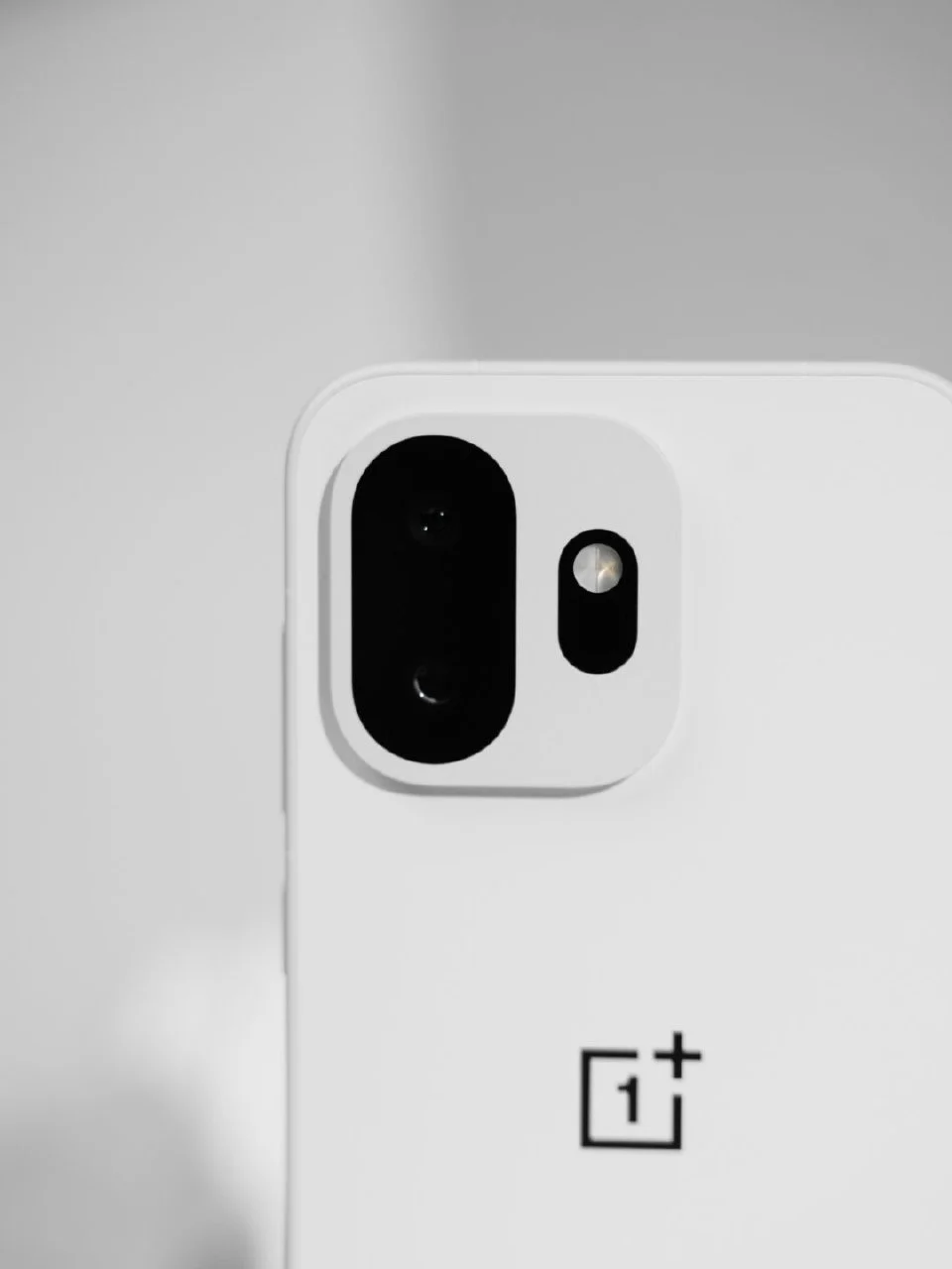 一加15T正式发布！165Hz长续航小直屏