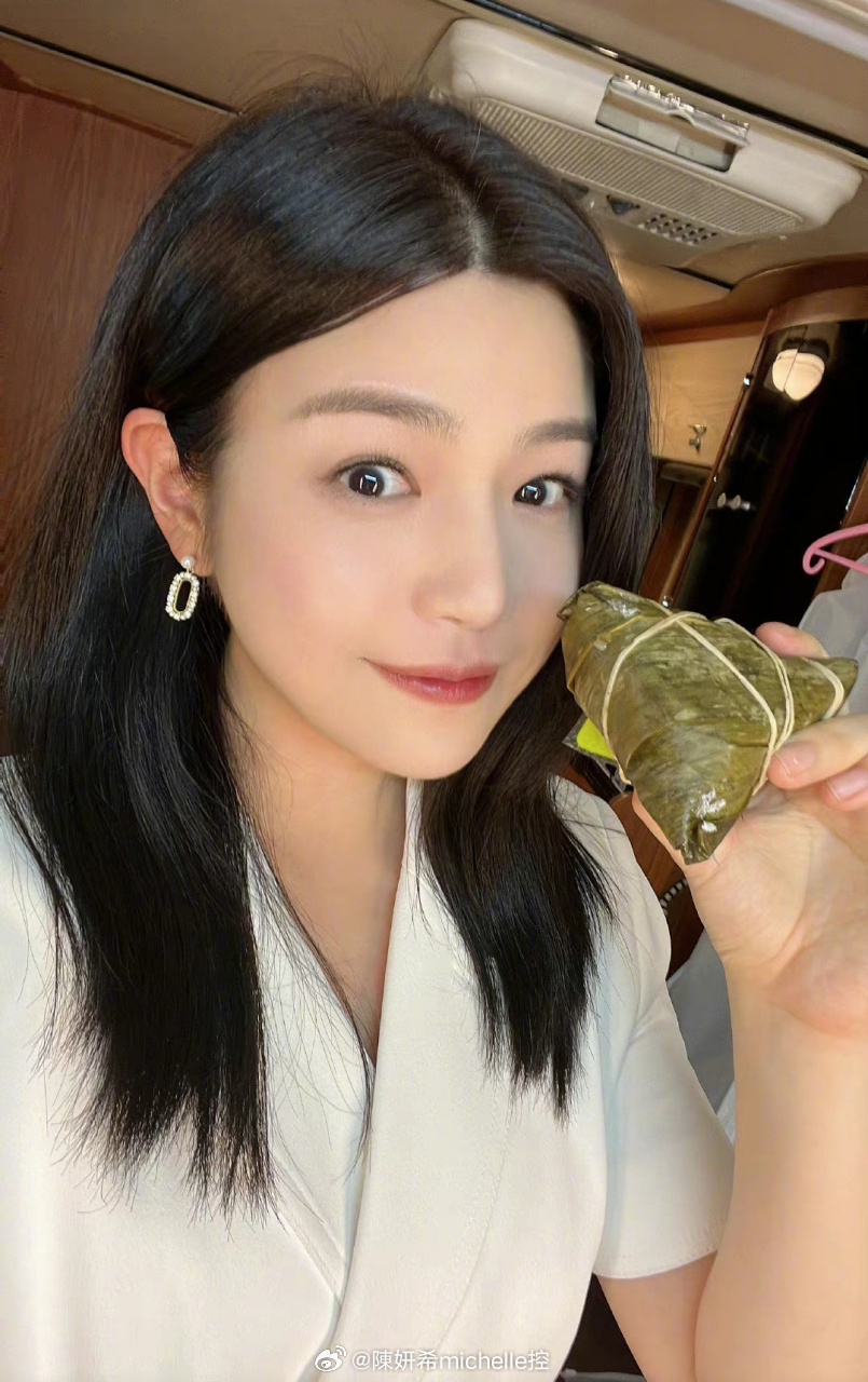 陈妍希  大家端午安康，今晚21:45分，记得看《国医少年志》温馨提示：粽子好吃